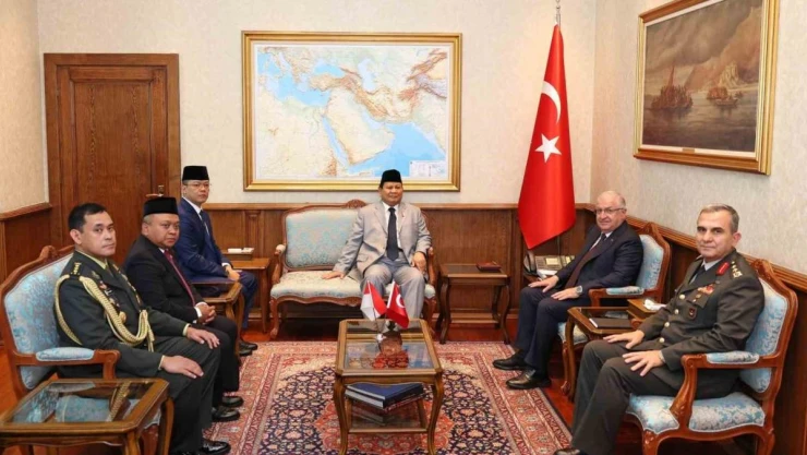 Bakan Güler, Endonezya Cumhurbaşkanı Subianto'yu kabul etti