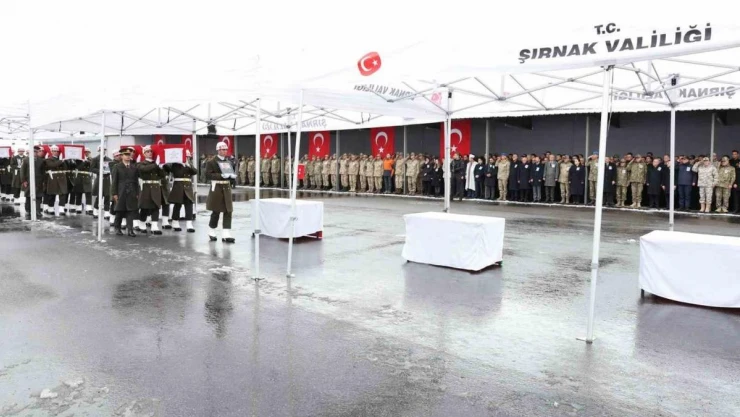 Bakan Güler ve TSK Komuta Kademesi şehit askerler için düzenlenen törene katıldı