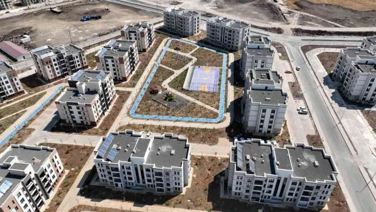 Bakan Kurum: 'Diyarbakır'da 10 bin konutun 6 binini tamamladık'