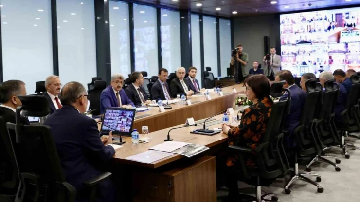 Bakan Özhaseki ve Bakan Yerlikaya, denize kıyısı olan şehirlerin valileriyle bir araya geldi