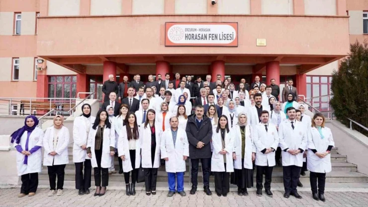 Bakan Tekin Erzurum'da öğretmen ve öğrencilerle buluştu