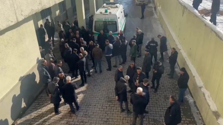 Bakan Tunç: ' 12 yaşındaki Eslem evladımızın vefatı hepimizi derinden üzmüştür'