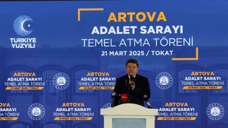 Bakan Tunç: 'Suç şebekeleriyle ve yolsuzlukla mücadele eden bir yargı istemiyorlar'