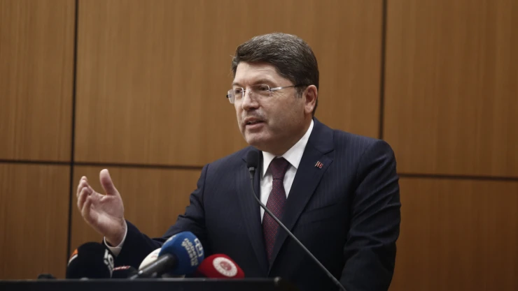 Bakan Tunç'tan Özel'e: '(Otel yangını) Bilir kişi rapor geldi, rapor karşısında susuyorsanız o zaman ikiyüzlüsünüz'