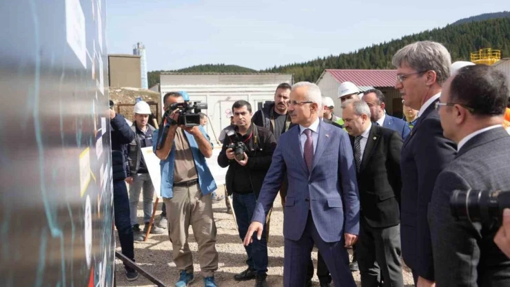 Bakan Uraloğlu Kastamonu'daki ulaşım ve altyapı projelerini inceledi