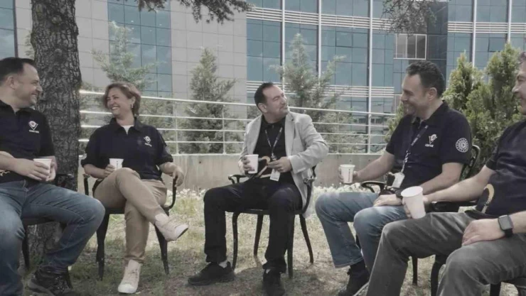 Bakanı Kacır, engelleri aşan ilk Türk uzay mühendisini tebrik etti