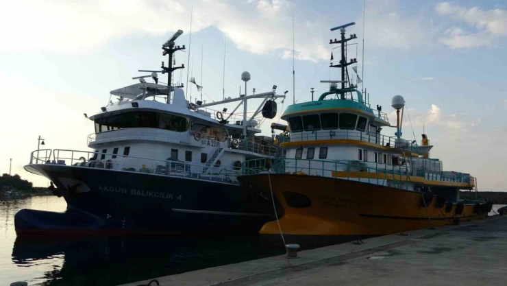 Balıkçılar 'Vira Bismillah' diyerek denize açıldı.