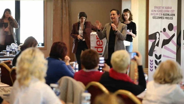 Başkan Filiz İzmir'de kadın adaylarla buluştu