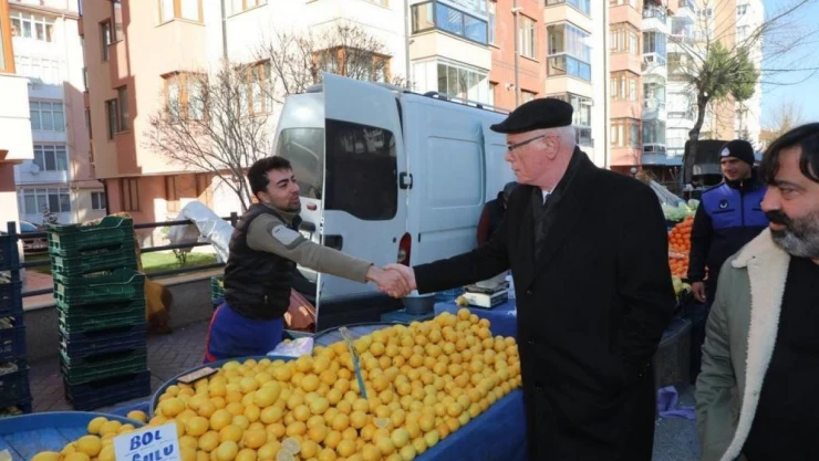 Başkan Kurt'tan pazara ziyaret