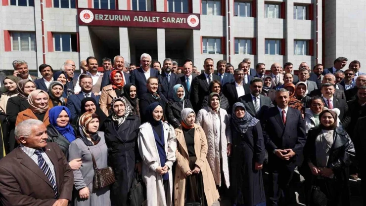 Başkan Sekmen yoğun bir ilgiyle mazbatasını aldı