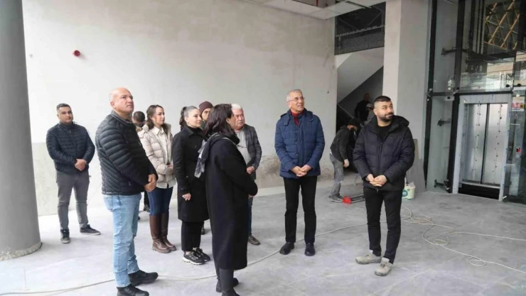 Başkan Tarhan, Kız Öğrenci Yurdu inşasını inceledi