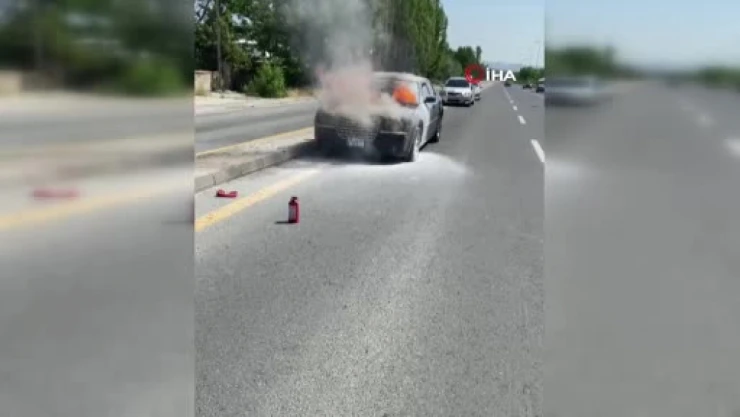 Başkentte araç yangını: Aracın motoru alev aldı