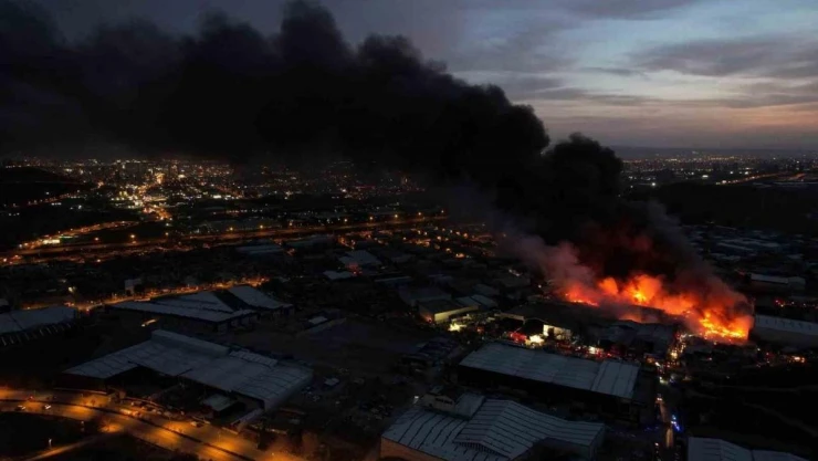 Başkentte Hurdacılar Sitesi'nde çıkan yangın havadan görüntülendi