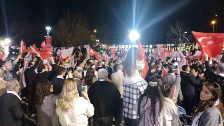 Başkentte Mansur Yavaş destekçilerinin kutlaması erken başladı