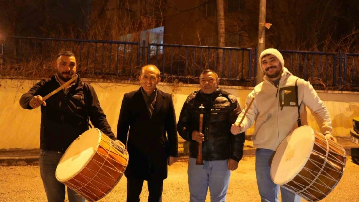 Başkentte Ramazan davulcuları ilk sahurla çalışmaya başladı