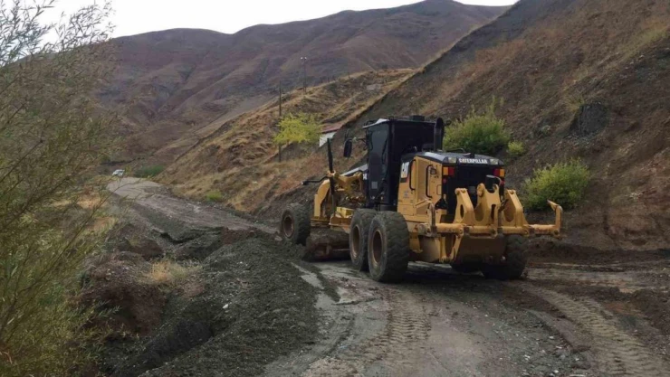 Batman'da selden kapanan köy yolları ulaşıma açılıyor