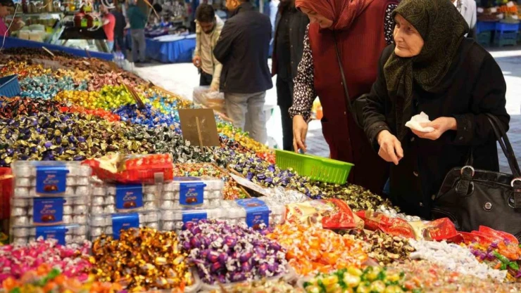 Bayram şekerleri tezgahlardaki yerini aldı