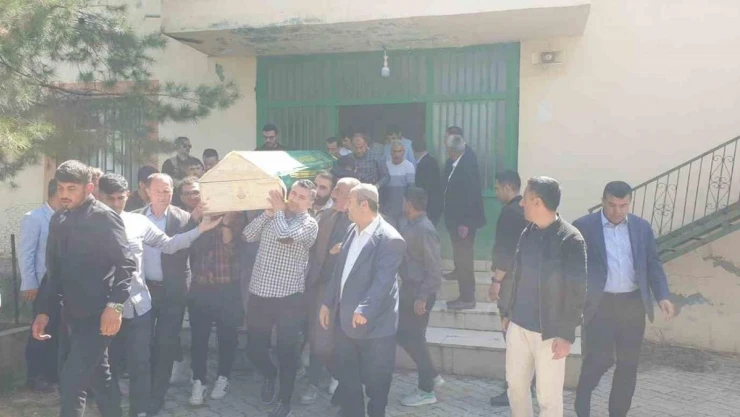 Beşiktaş'taki yangında hayatını kaybeden 2 Şırnaklı İdil'de defnedildi