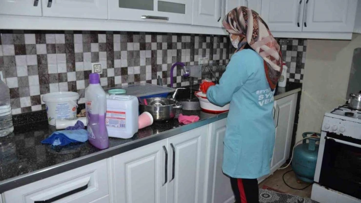 Beytüşşebap'ta 162 evin işlerini kadınlar yapıyor