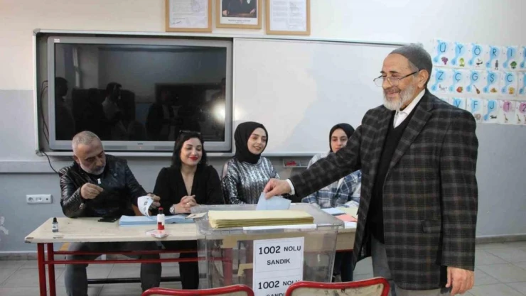 Bingöl'de oy kullanma işlemi başladı