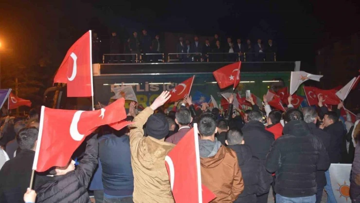 Bitlis'te AK Parti seçim kutlaması yaptı