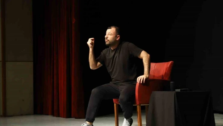 Bitlis'te Kürtçe stand up gösterisi yapıldı