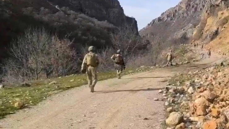 Bitlis'te mühimmat ve yaşam malzemesi ele geçirildi