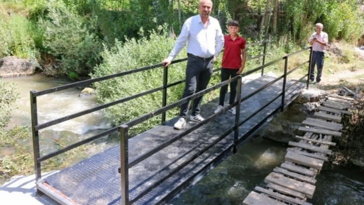 Bitlis'te tehlike arz eden tahta köprü yerine demir köprü yapıldı