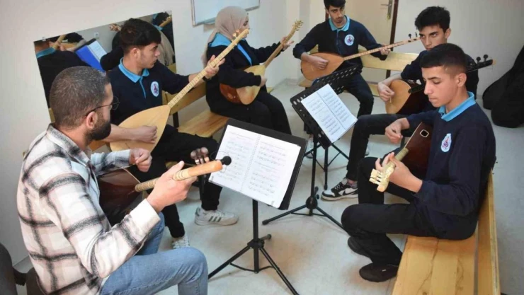 Bitlisli öğrencileri konservatuvara hazırlıyor
