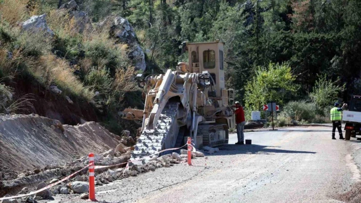 Bozburun içme suyu hattının 6,5 kilometresi tamamlandı