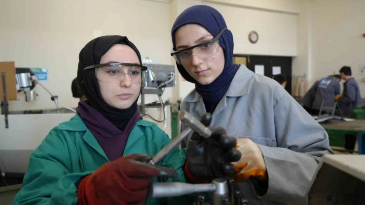 Bu lise, cerrahi el alet sektörüne nitelikli elaman yetiştiriyor