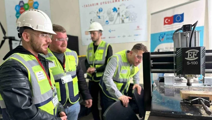 Bu proje sanayi ile istihdam bekleyen gençler arasında köprü kuruyor