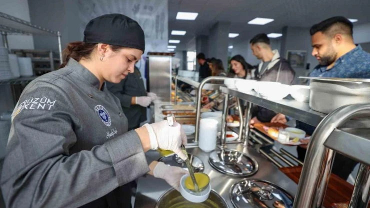 Buca'da Belediye Lokantası açıldı