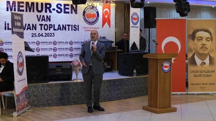 Burhan Kayatürk: 'İnsanlar lider olarak Erdoğan'ı görüyor'