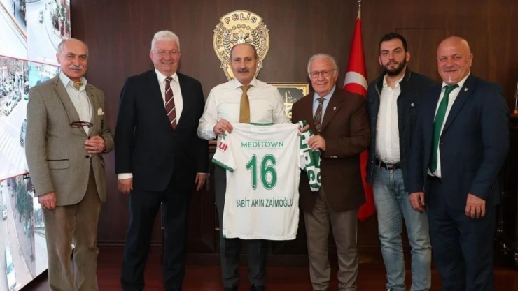Bursaspor yönetimi, Bursa İl Emniyet Müdürü Dr. Sabit Akın Zaimoğlu'nu ziyaret etti