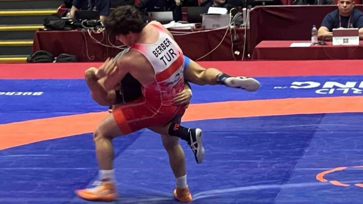 Büyükler Avrupa Güreş Şampiyonası'nda 82 kilogramda mücadele eden Alperen Berber, yarı finalde Bulgar sporcu Aik Mnatsakanian'ı 5-1 yenerek finale yükseldi.