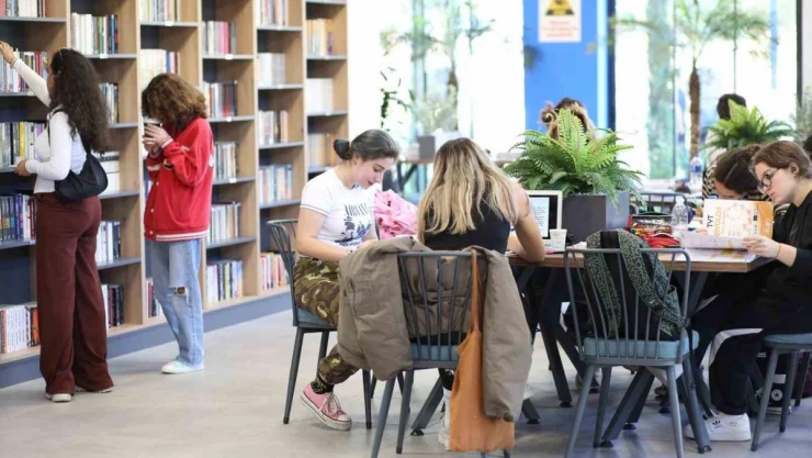 Büyükşehir'in 100. Yıl Çalışma Salonu'nu öğrenciler çok sevdi