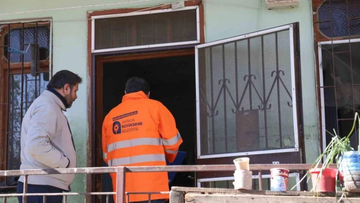 Büyükşehir sel bölgesinde vatandaşların ihtiyaçları karşılanıyor