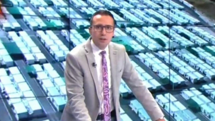 Canlı yayında depreme yakalandı