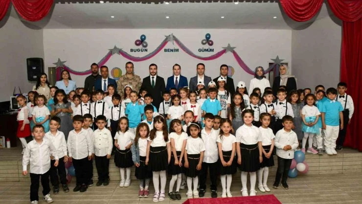 Çatak'ta minik öğrencilerin okuma bayramı