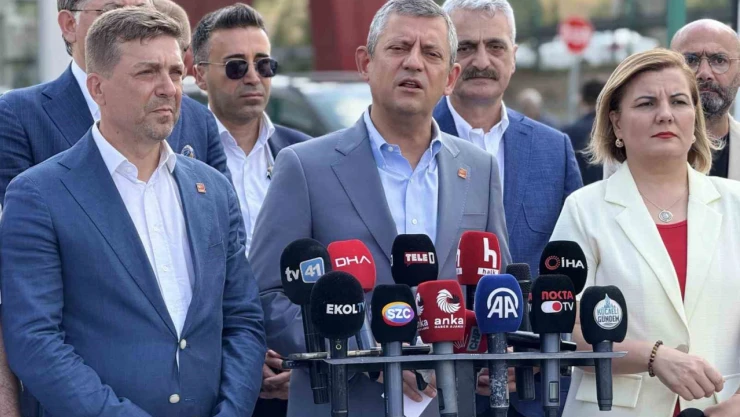 Özgür Özel,' Bir siyasi parti genel başkanının başka bir siyasi parti genel başkanını ziyaret etmesi ayıplanamaz'