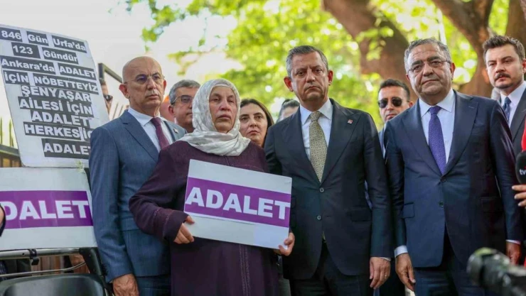 CHP Genel Başkanı Özel'den Emine Şenyaşar'a ziyaret