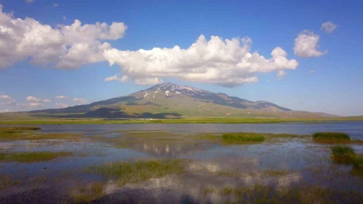 Cil Gölü görenleri hayran bırakıyor