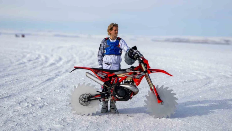 Çıldır Gölü'nde adrenalin dolu gösteri