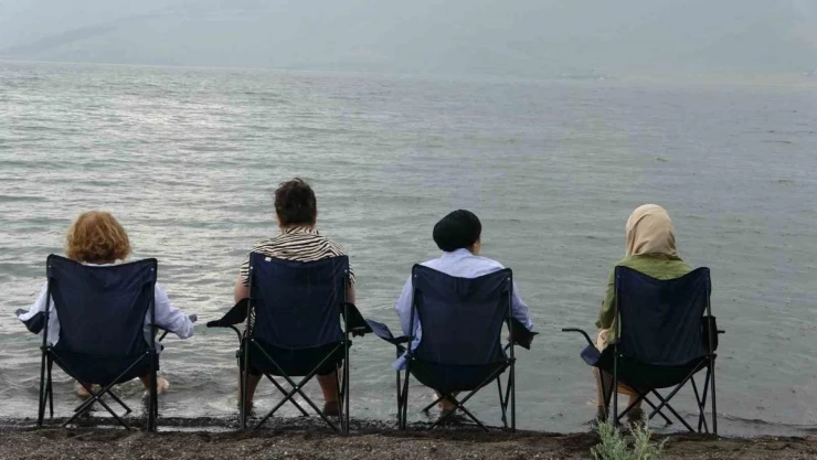 Çıldır Gölü'ne yaz aylarında yoğun ilgi