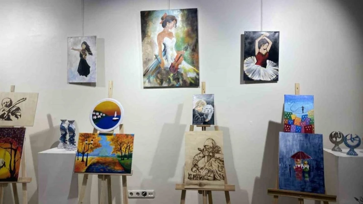 Çocuk evlerinde kalan çocuklar hünerlerini sergiledi