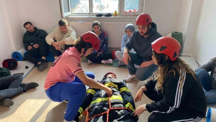 Çorum İtfaiyesi'nden üniversite öğrencilerine eğitim