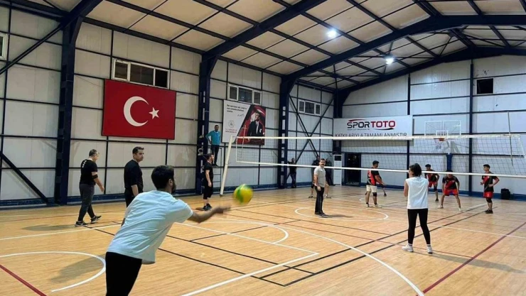 Çukurca'da voleybol turnuvası yapıldı