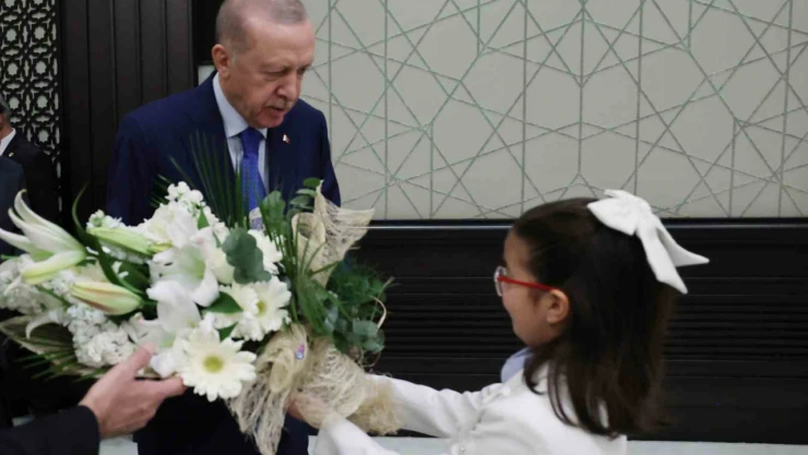 Cumhurbaşkanı Erdoğan, 23 Nisan'da minik misafirlerini ağırladı