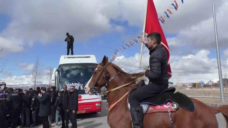 Cumhurbaşkanı Erdoğan'a Erzurum'da yoğun ilgi